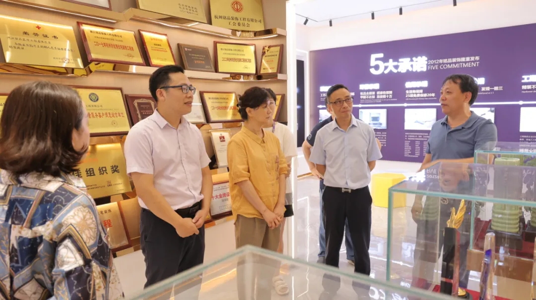 實(shí)地走訪銘品展廳，調(diào)研企業(yè)