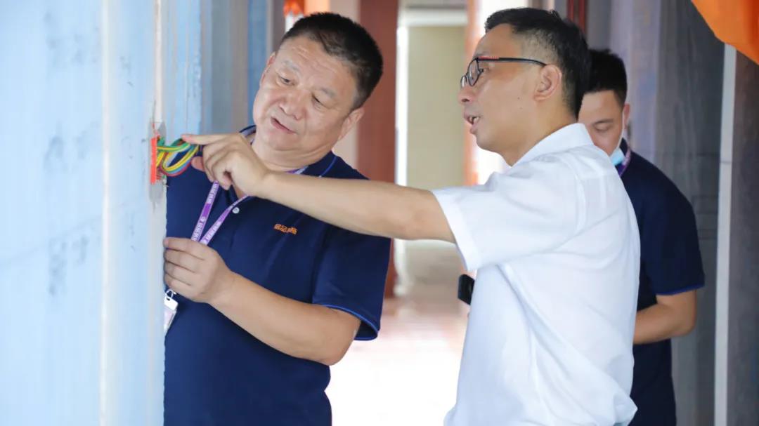 杭州裝修公司領導巡查工地