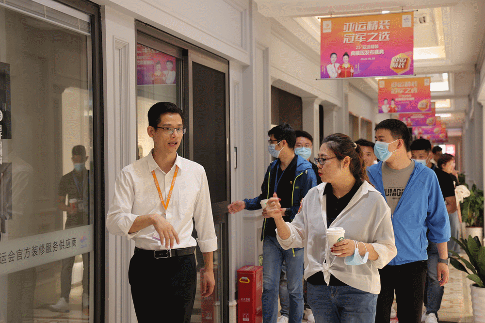 熱烈歡迎我愛我家千店店長蒞臨銘品裝飾指導！